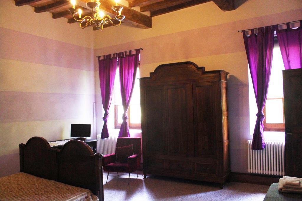 Room And Breakfast Torre Felino Habitación foto